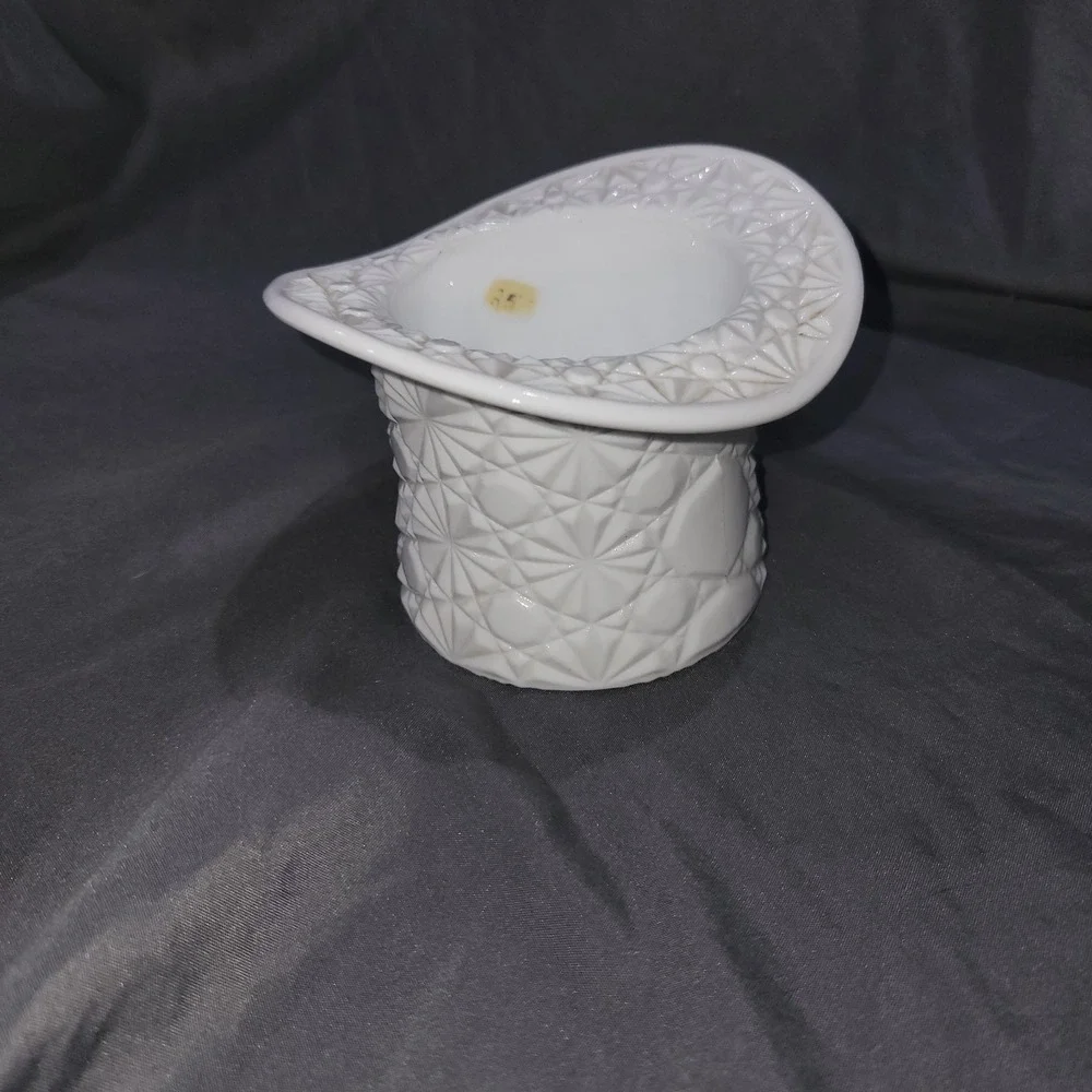 VTG Fenton Milk Glass Top Hat Daisy & Button Cigarette Holder 4 5/8